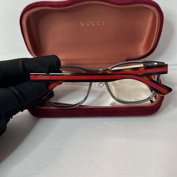 Gucci's GG0004ON soft lines across frames front.Iconic web effect optyl temples - Picture 14 of 14